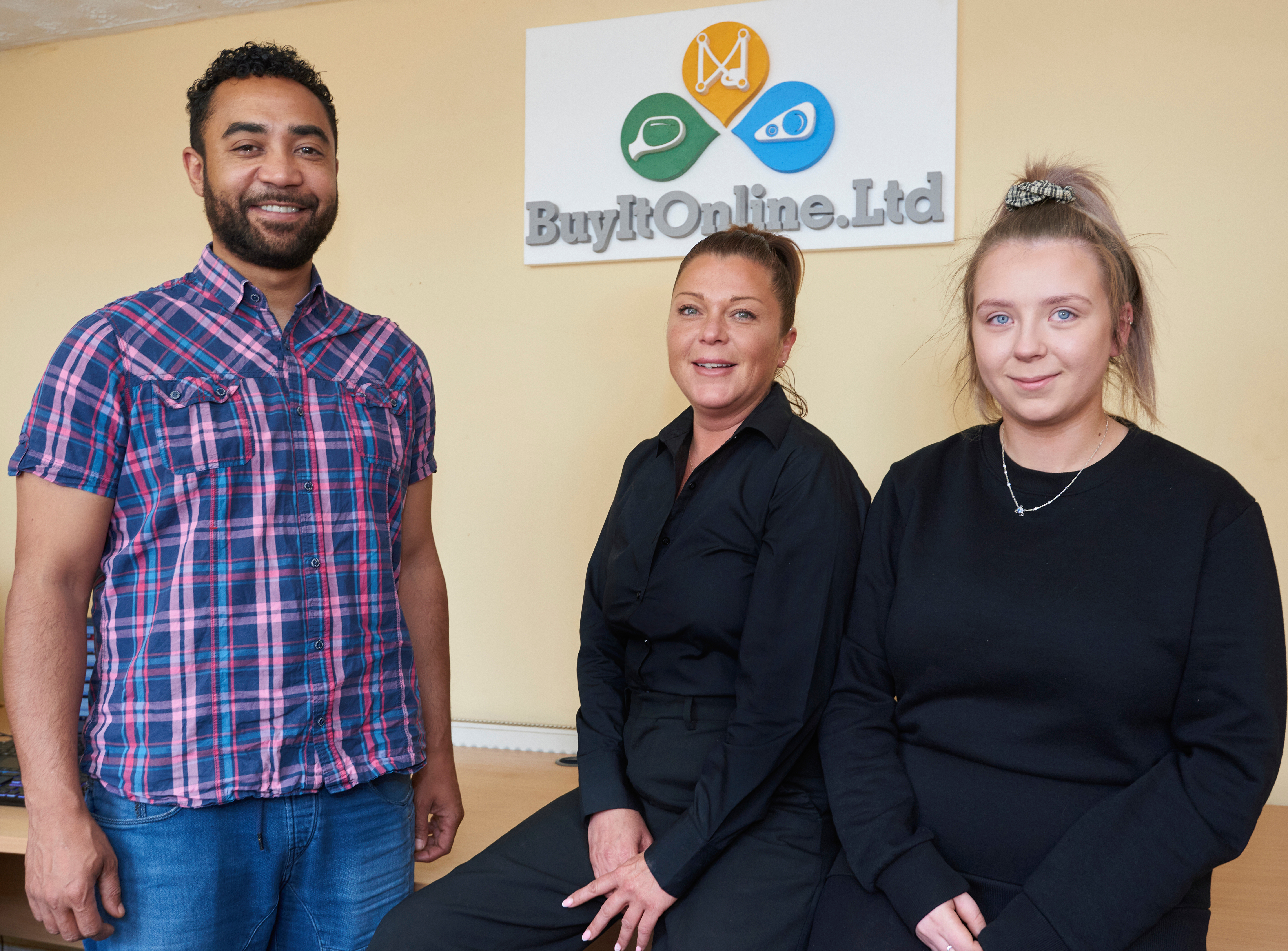 Pictured left to right: David, Kirsty and Megan who have joined Wing Mirror Man, the UK’s leading supplier of wing mirrors to the public and trade.